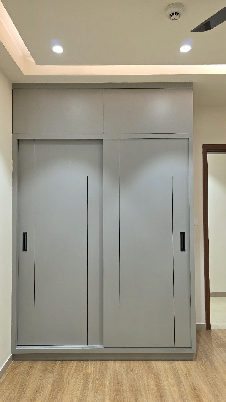 Dove grey full-height sliding wardrobe with slim black pulls